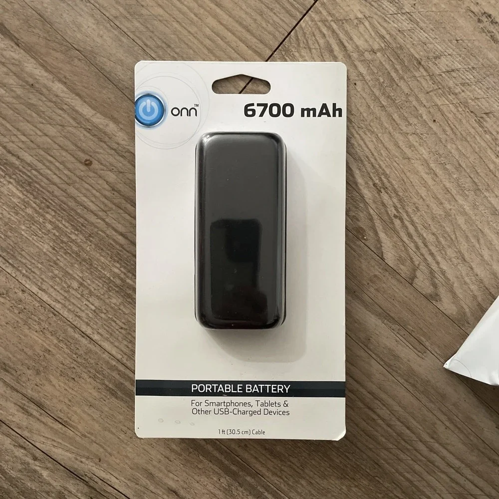 Onn Portable Battery Power Bank 6700 Mah Black Micro USB Cable 1ft Included NEW